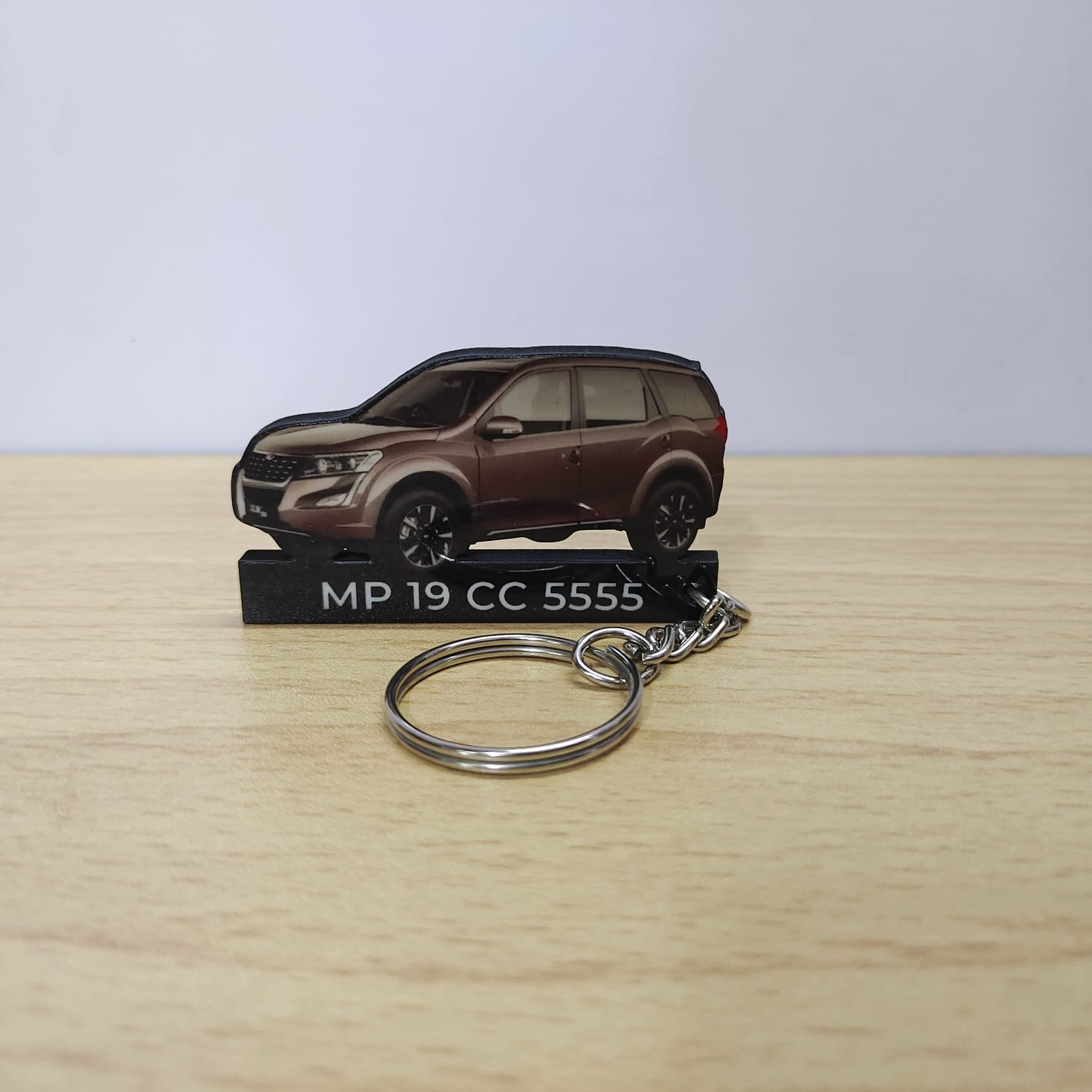 Mahindra XUV500 Lake Side Brown